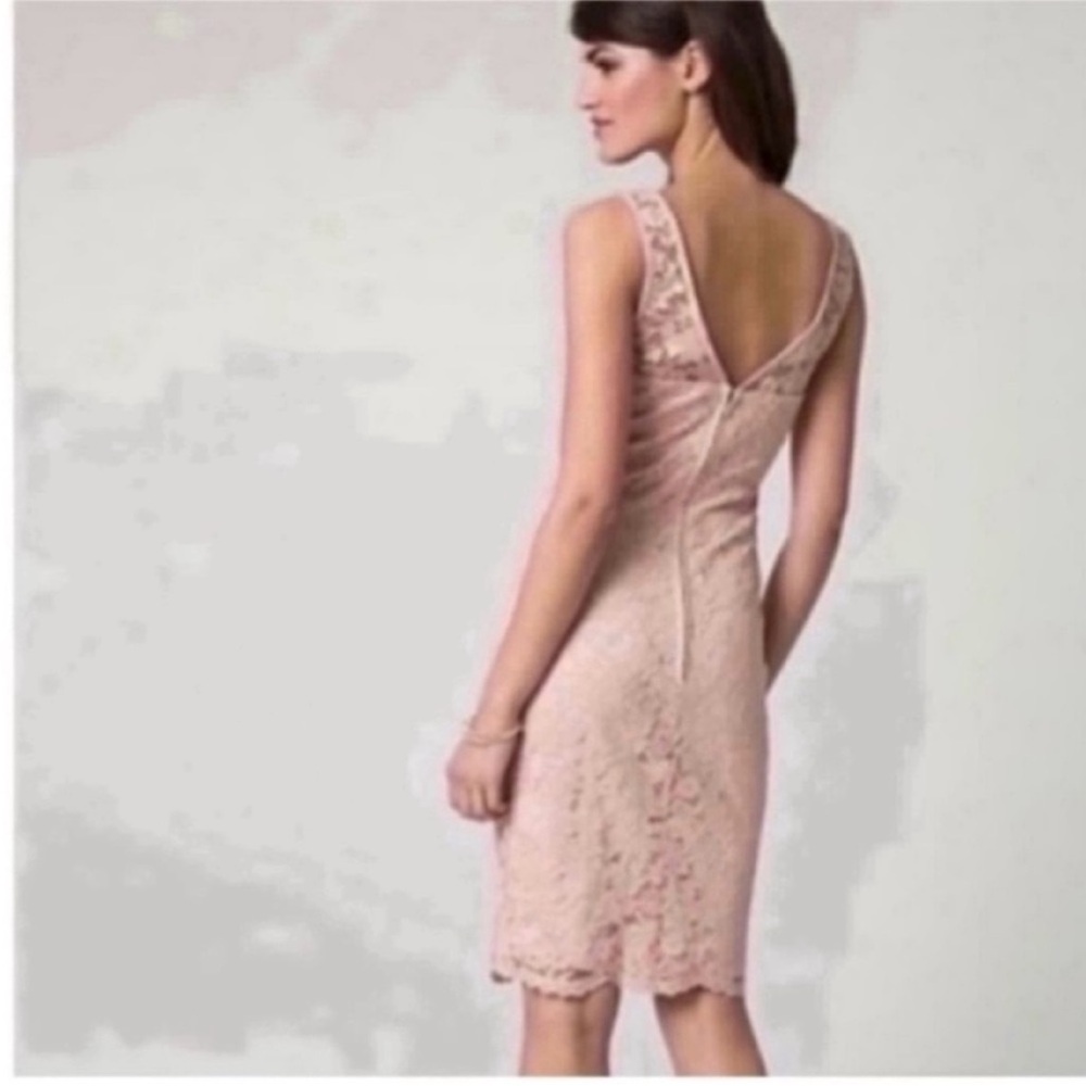 LE CHÂTEAU lace dress